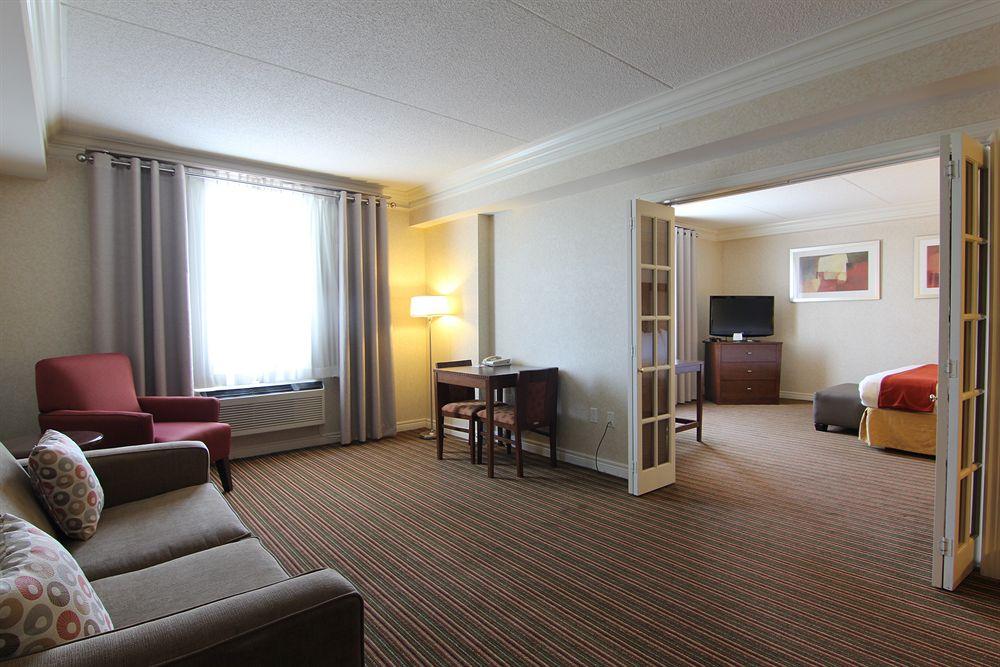 Holiday Inn Express Whitby Oshawa By Ihg Екстер'єр фото