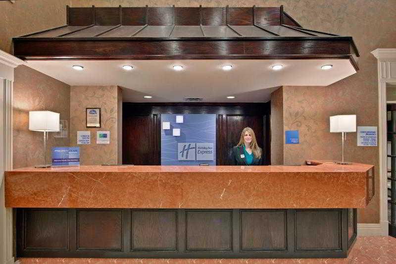 Holiday Inn Express Whitby Oshawa By Ihg Екстер'єр фото
