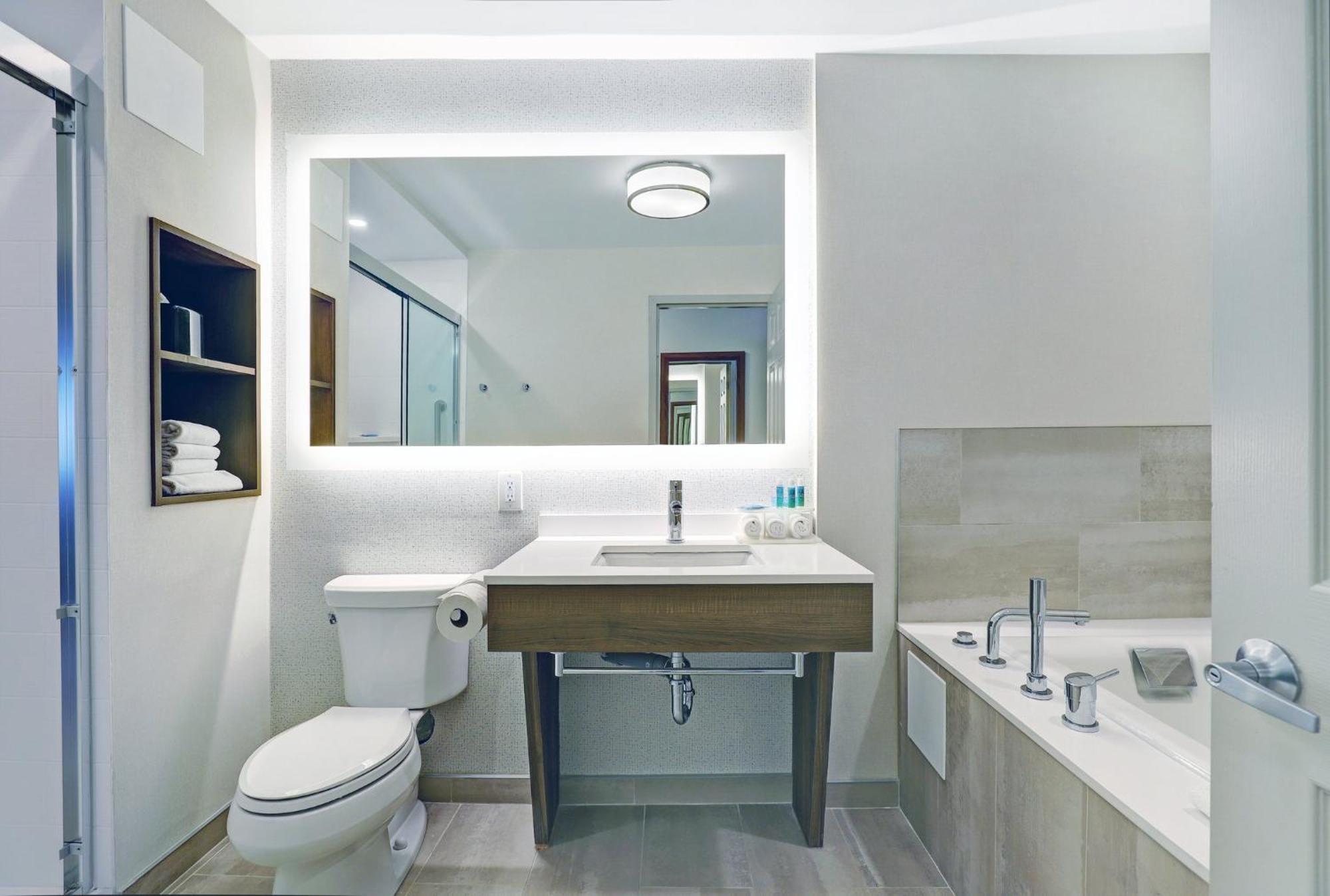 Holiday Inn Express Whitby Oshawa By Ihg Екстер'єр фото