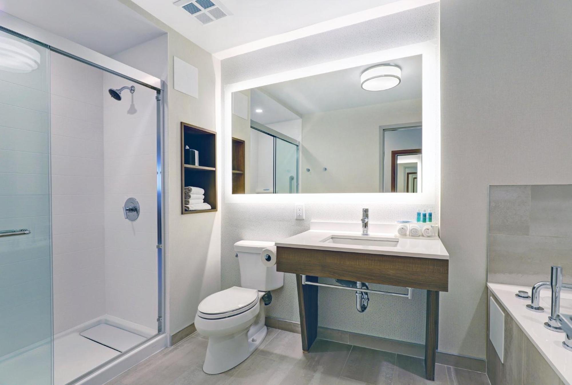 Holiday Inn Express Whitby Oshawa By Ihg Екстер'єр фото