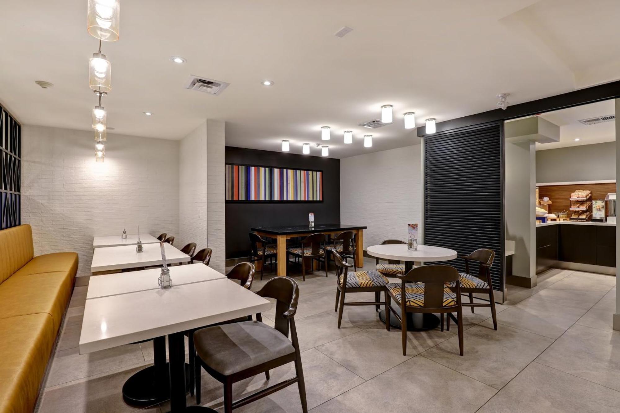 Holiday Inn Express Whitby Oshawa By Ihg Екстер'єр фото