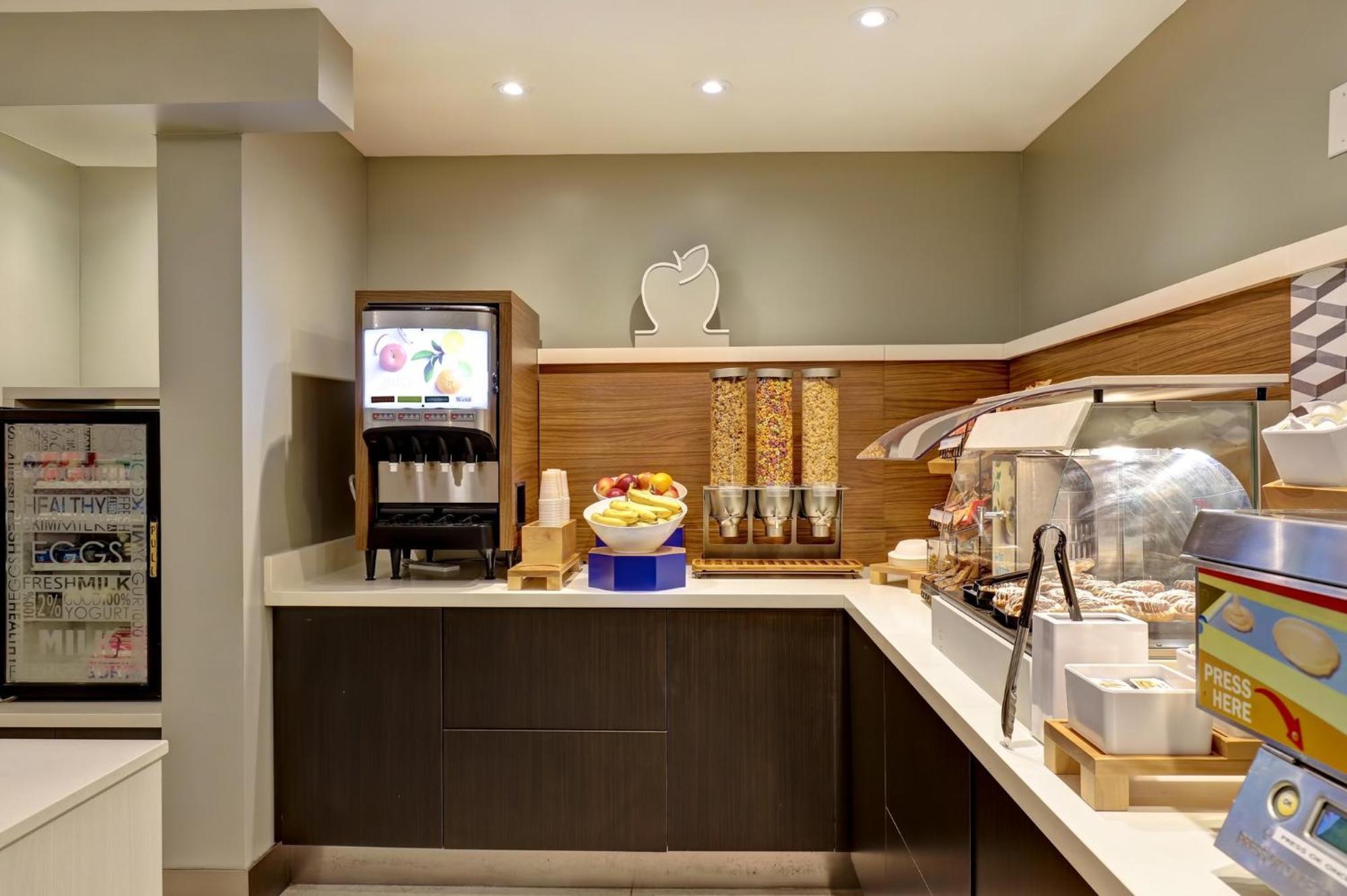 Holiday Inn Express Whitby Oshawa By Ihg Екстер'єр фото