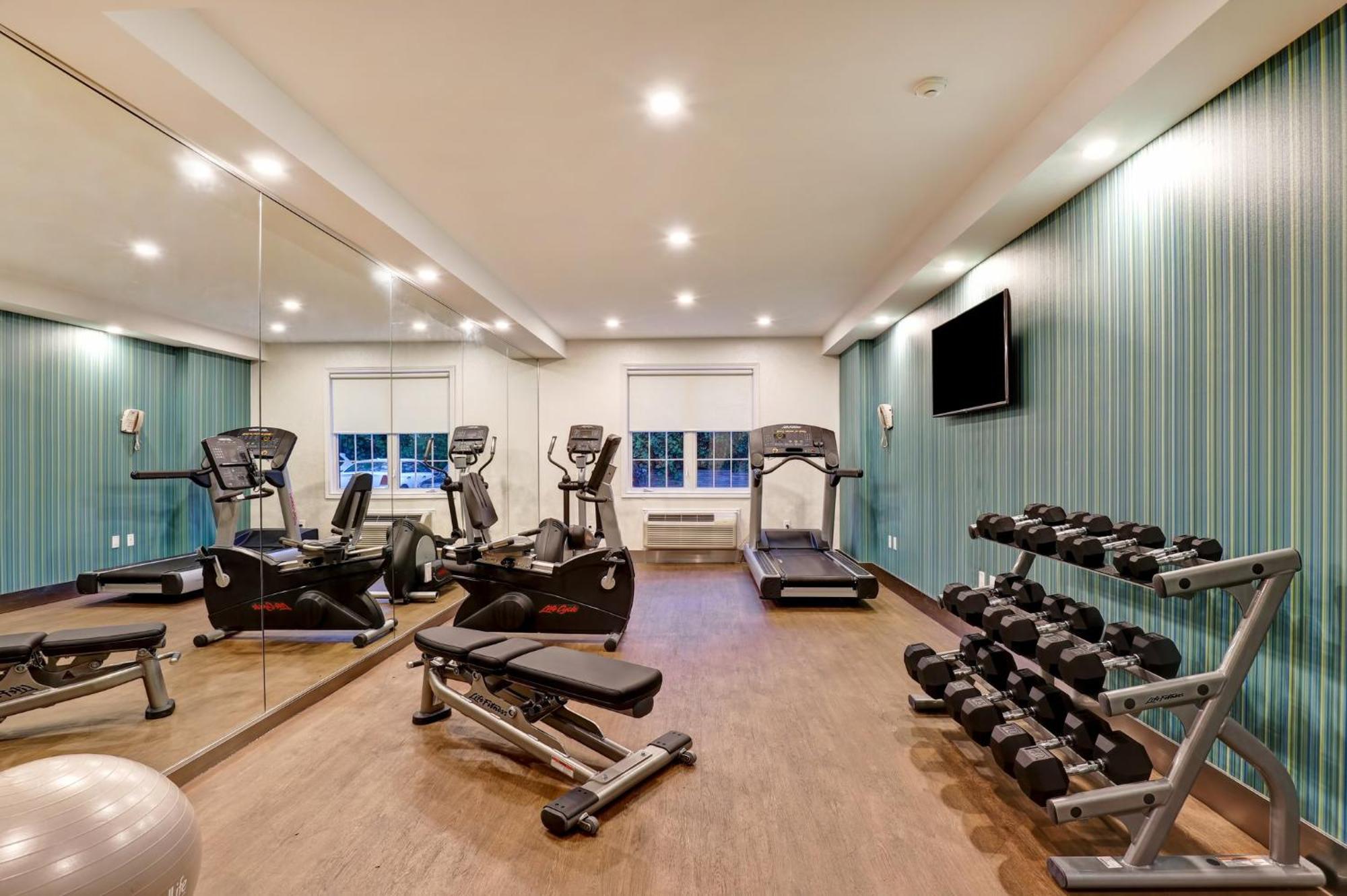 Holiday Inn Express Whitby Oshawa By Ihg Екстер'єр фото