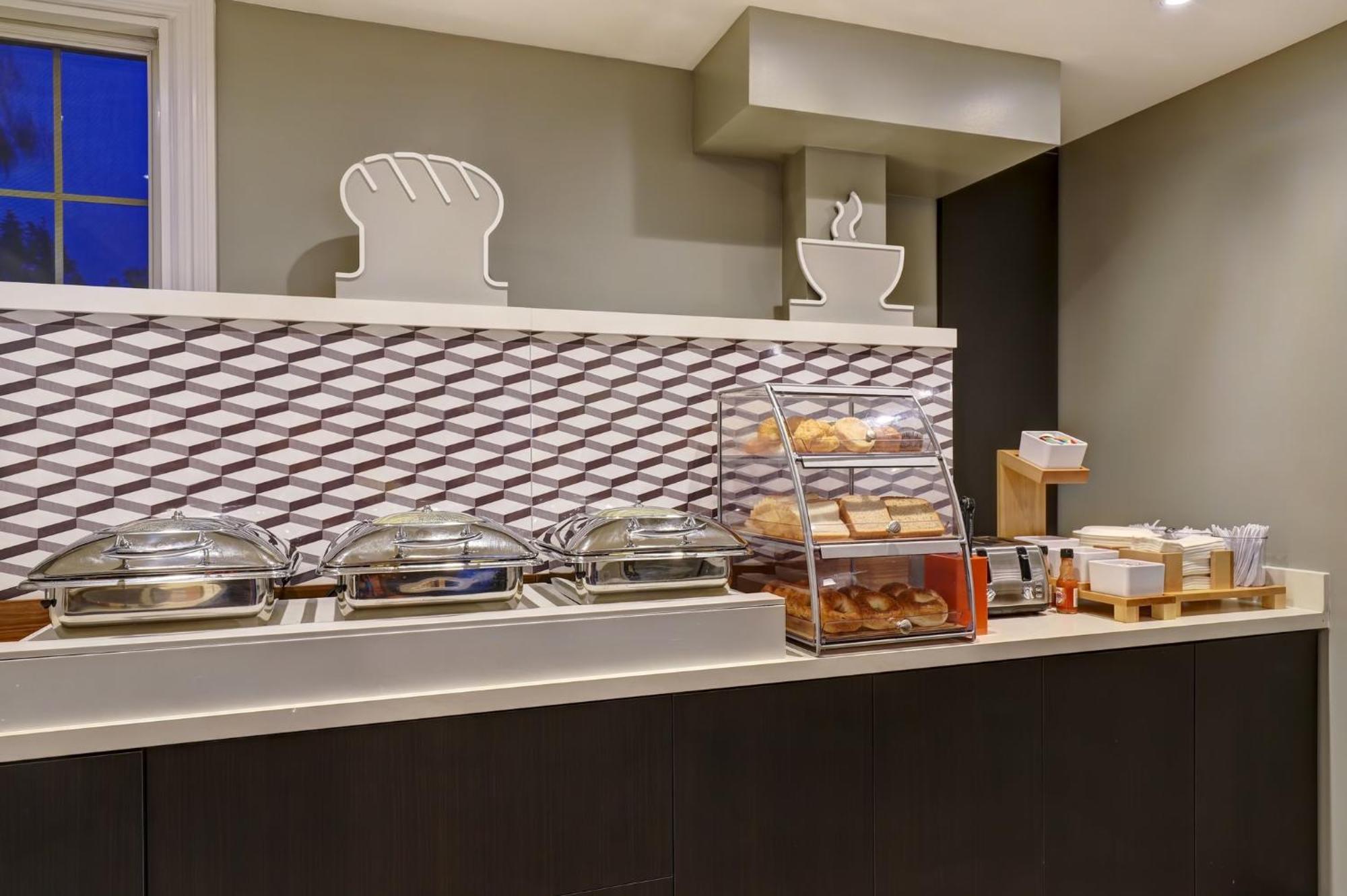 Holiday Inn Express Whitby Oshawa By Ihg Екстер'єр фото