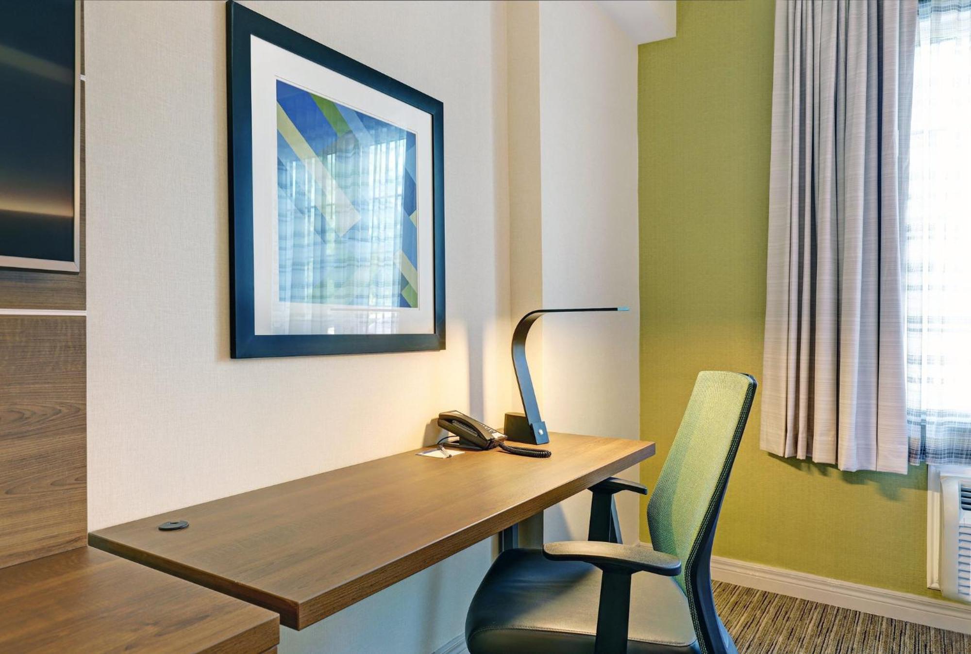 Holiday Inn Express Whitby Oshawa By Ihg Екстер'єр фото