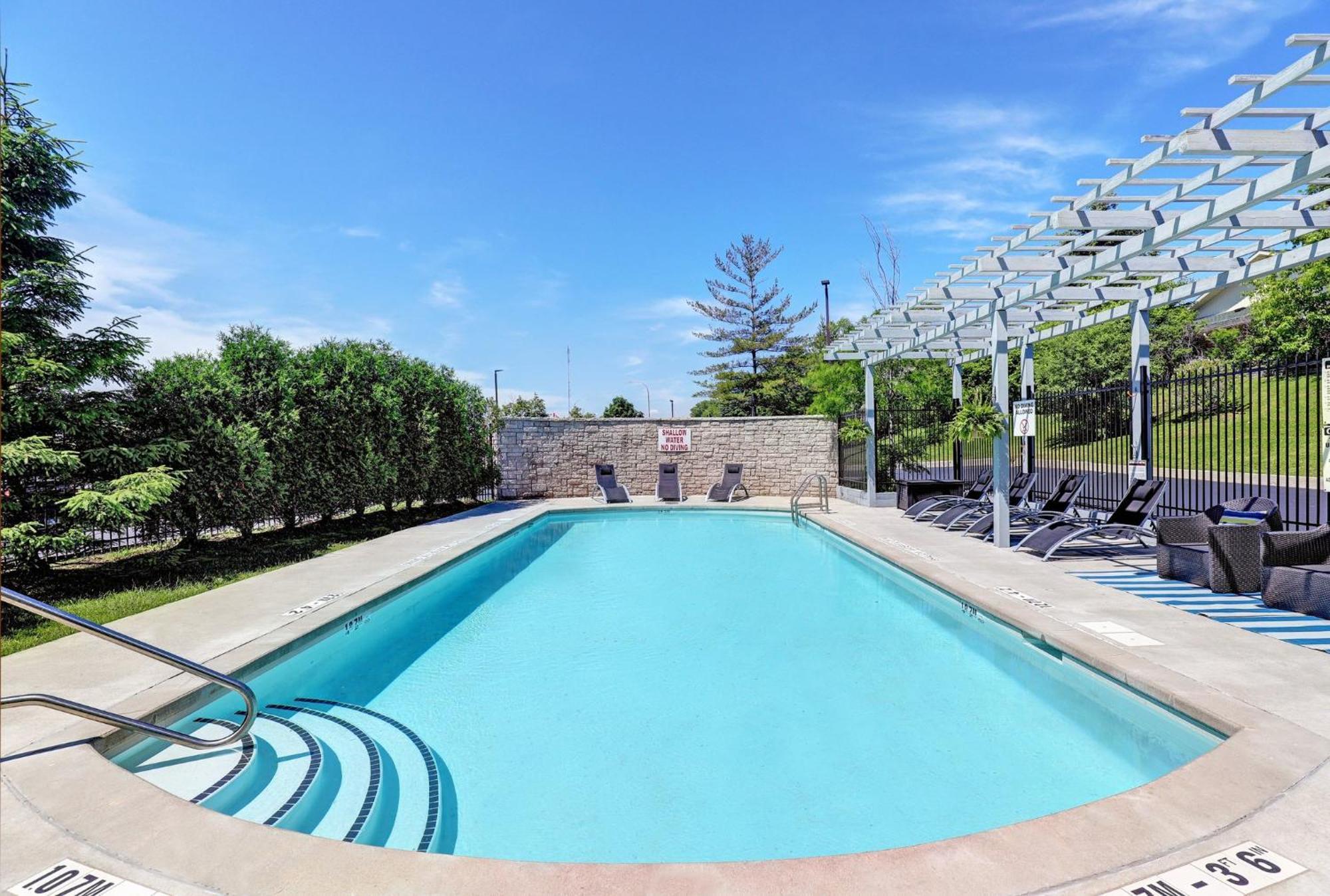 Holiday Inn Express Whitby Oshawa By Ihg Екстер'єр фото