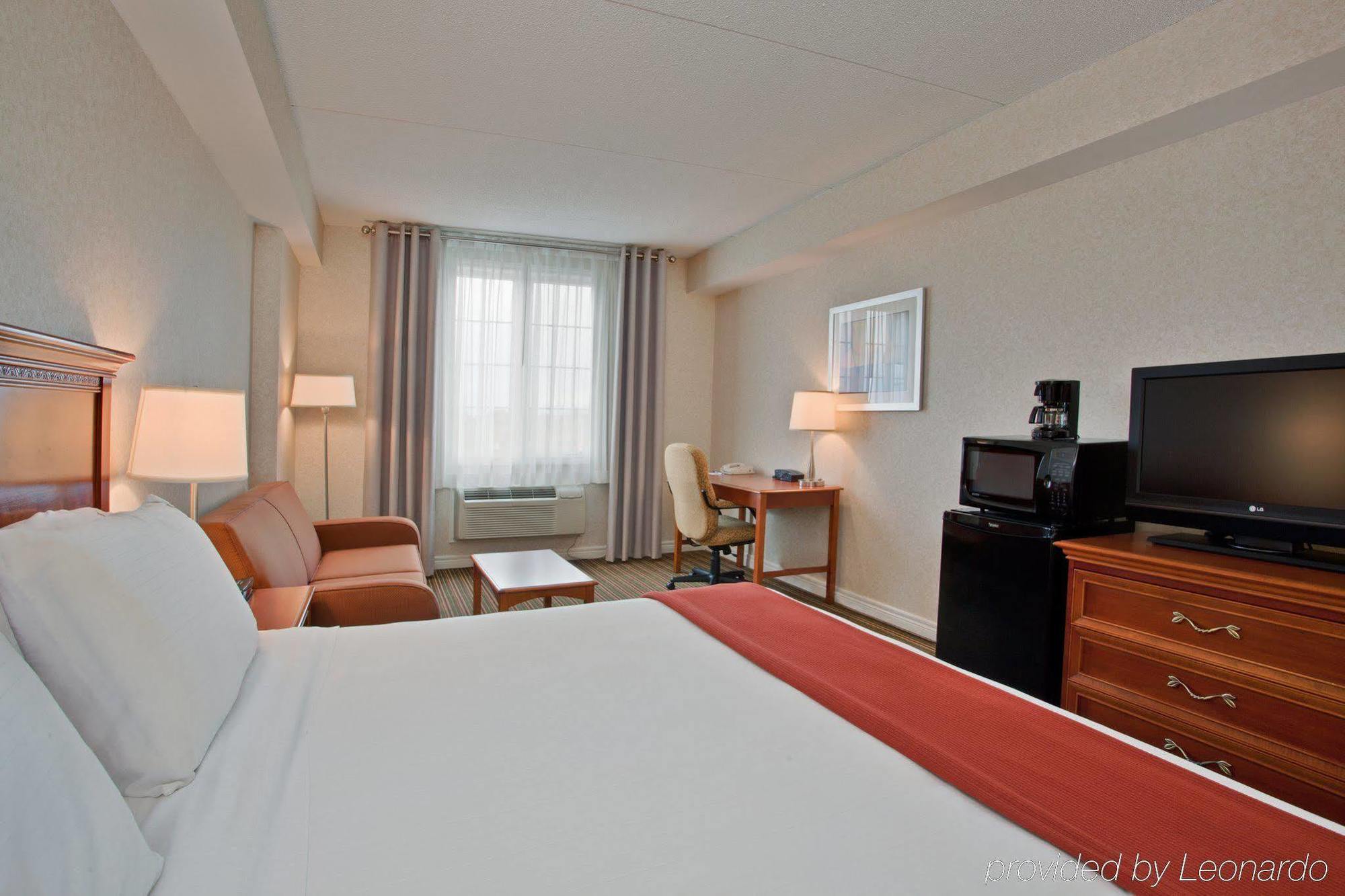 Holiday Inn Express Whitby Oshawa By Ihg Номер фото