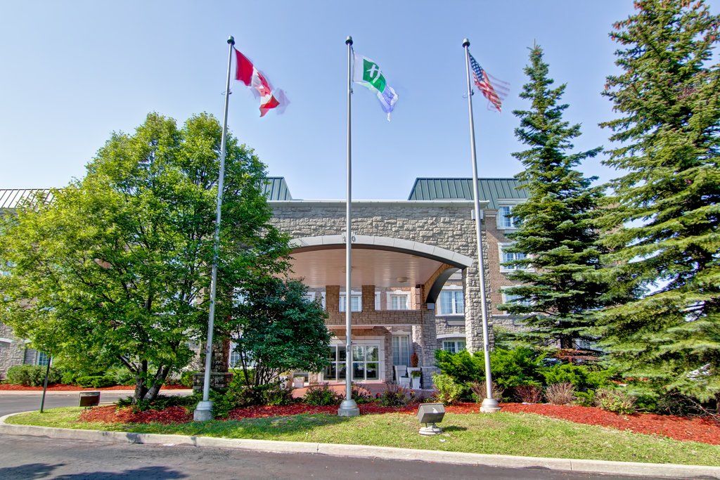 Holiday Inn Express Whitby Oshawa By Ihg Екстер'єр фото